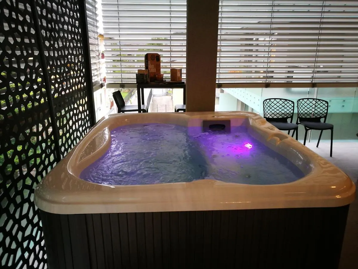 Suite Laura - Torri Del Benaco 0*,  Italy