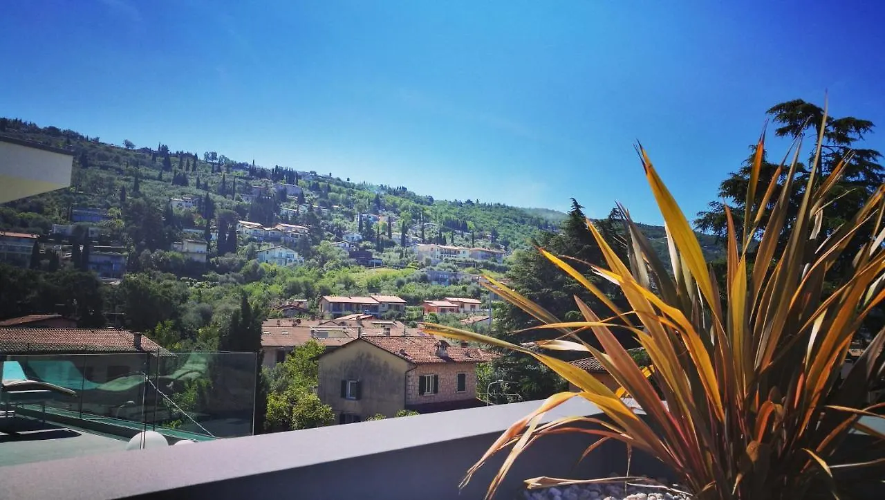 Suite Laura - Torri Del Benaco 0*,  Italy